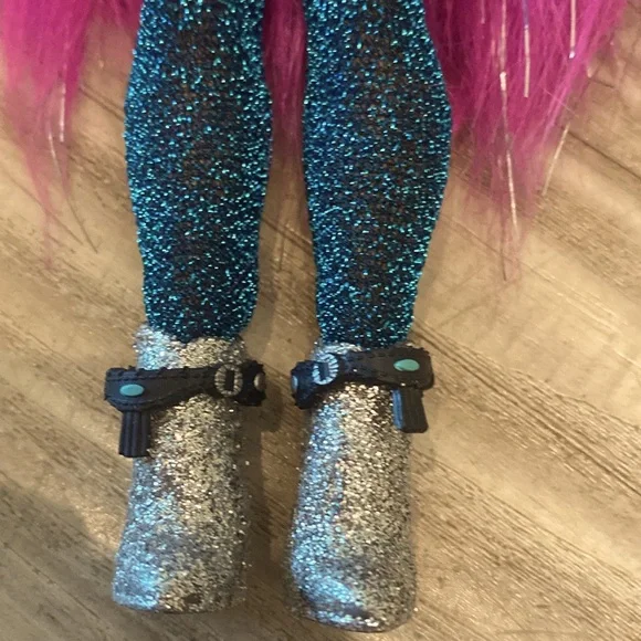 (1x) L.O.L Surpise OMG Winter Disco Doll Cosmic Queen Doll - Picture 13 of 16